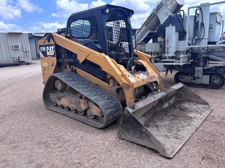 2017-caterpillar-279d-image-1