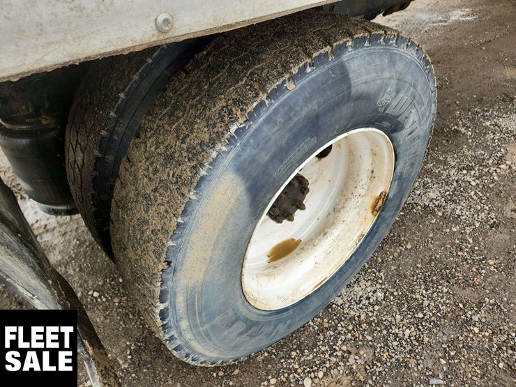 2004-international-durastar-4300-image-13