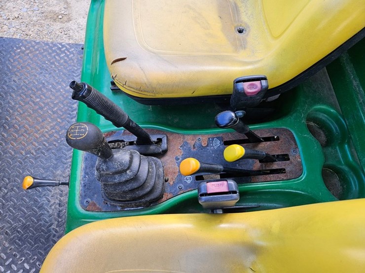 2020-john-deere-gator-image-17