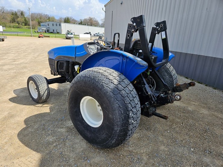 new-holland-tn65-image-3