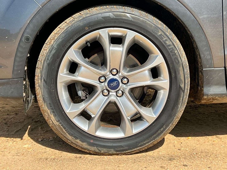 2014-ford-escape-titanium-image-17