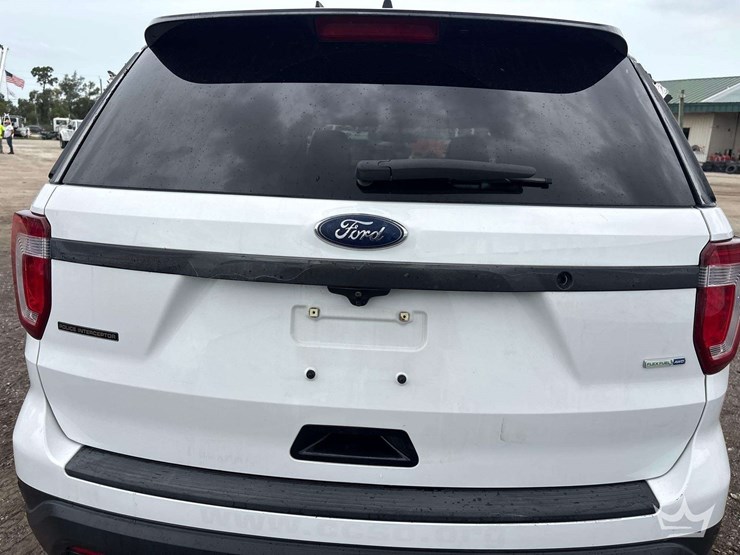 2019-ford-explorer-image-21