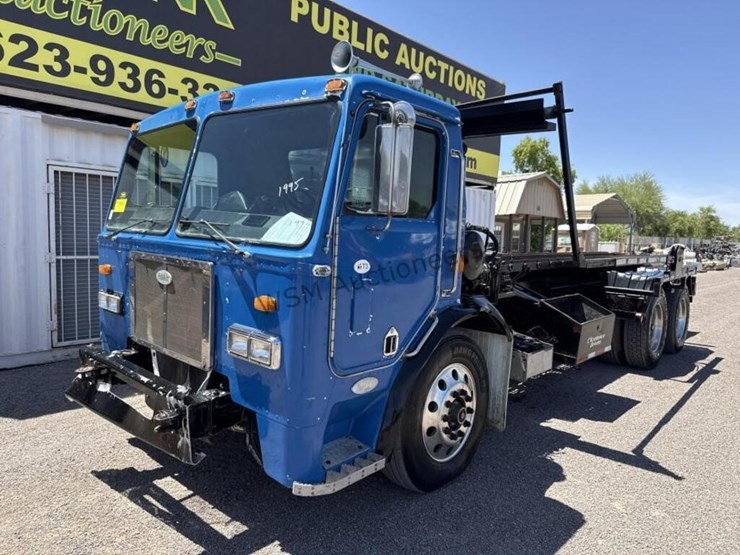 1995-peterbilt-320-image-2