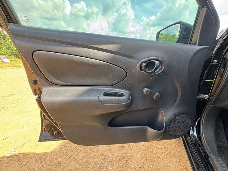 2019-nissan-versa-sedan-s-plus-(121,518-miles)-image-11