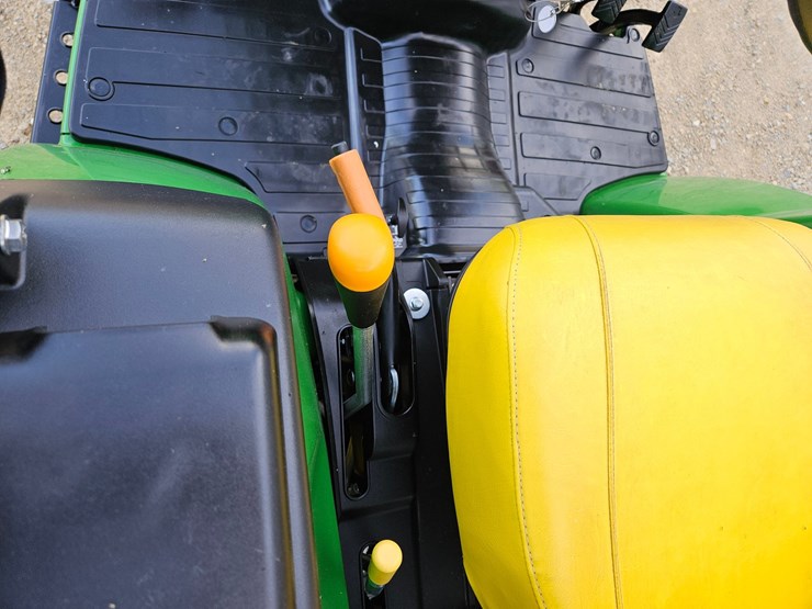 john-deere-2032r-image-31