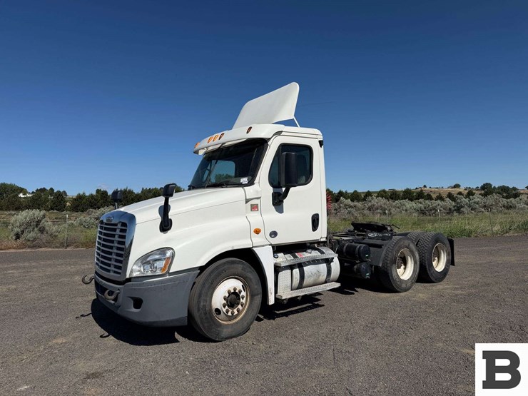 2014-freightliner-cascadia-125-image-1