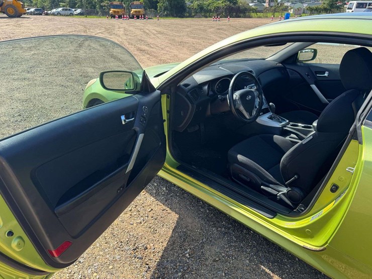 2010-hyundai-genesis-2.0l-turbo-coupe---131,967-miles-image-9