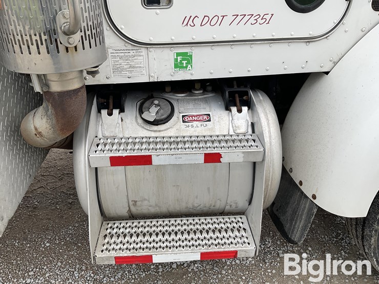 2001-peterbilt-330-image-19