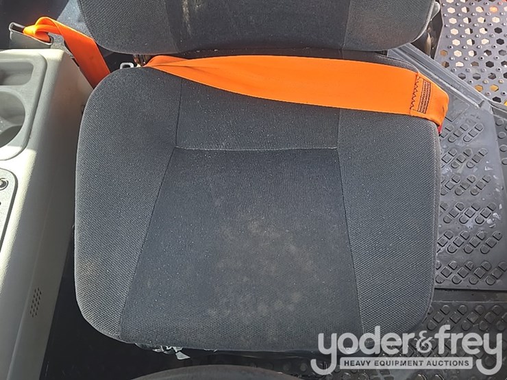 2022-volvo-a25g-image-48