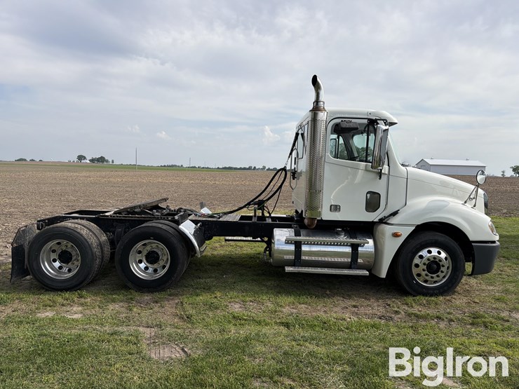 2007-freightliner-columbia-120-t/a-day-cab-truck-tractor-image-4
