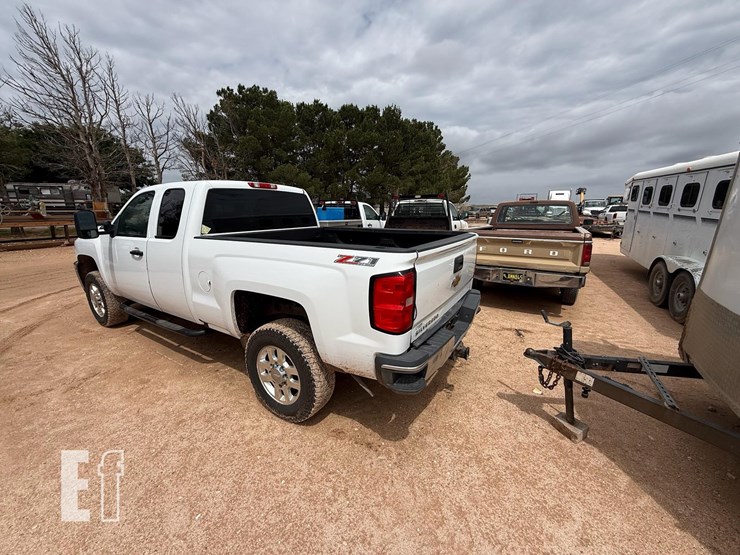 2011-chevrolet-2500hd-image-4