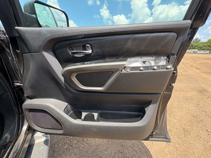 2015-nissan-armada-image-22
