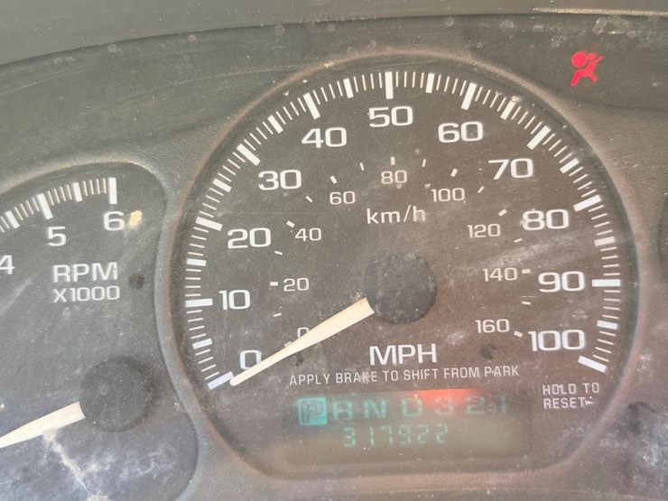 2002-chevrolet-tahoe-image-67