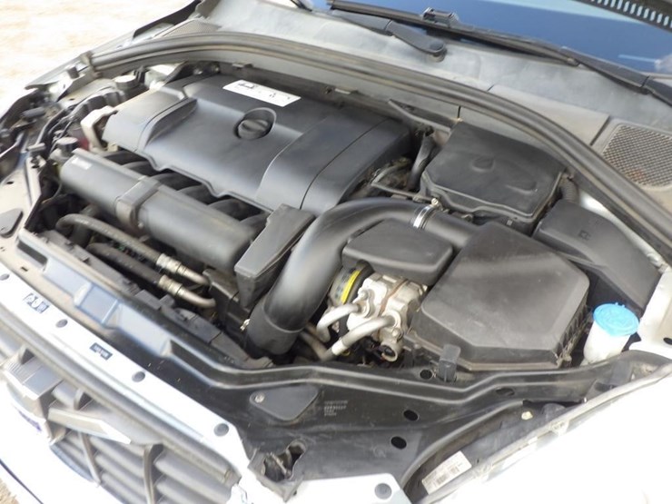 2013-volvo-xc60-image-10