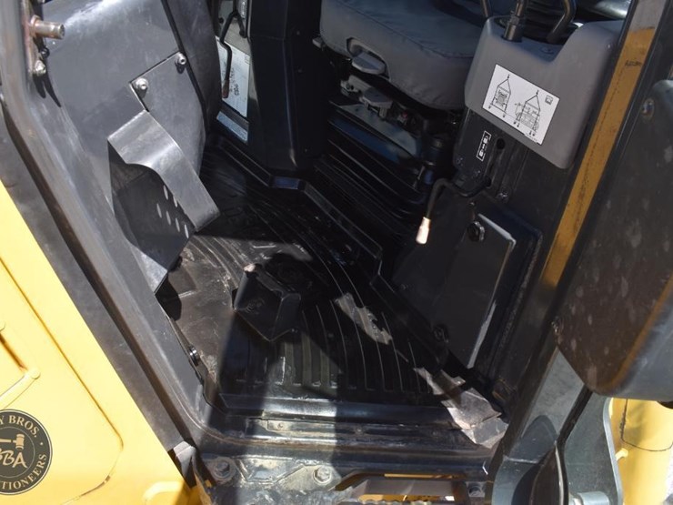 2019-komatsu-d51pxi-24-image-52