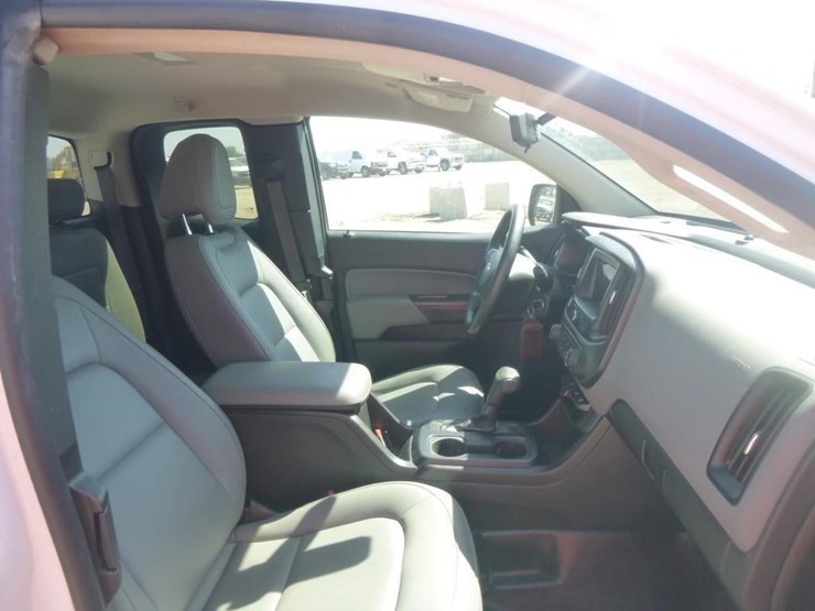 2019-chevrolet-colorado-image-15