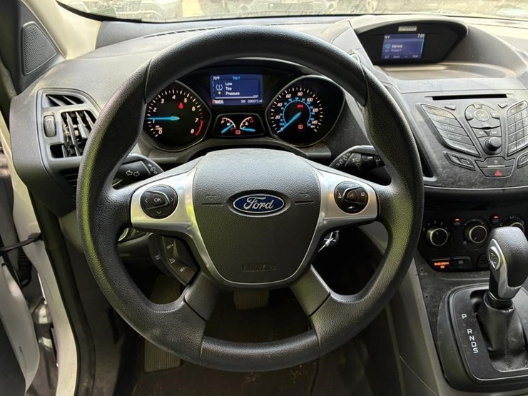 2015-ford-escape-se-image-13