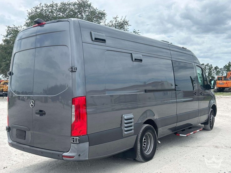 2021-mercedes-benz-sprinter-4500-image-3