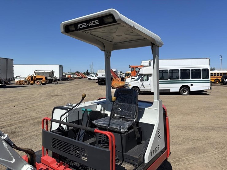 takeuchi-tb025-image-23
