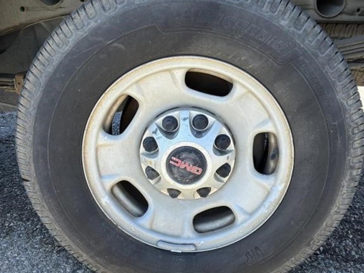 2012-gmc-2500hd-image-5