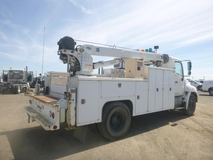 2015-hino-268-image-3