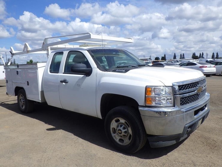 2011-chevrolet-2500-image-2