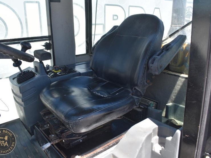 2012-caterpillar-cp56-image-51