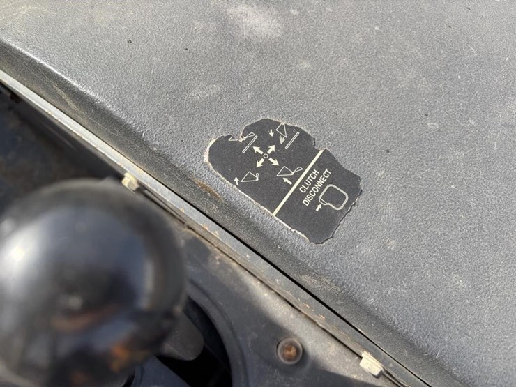 2010-deere-210lj-image-38