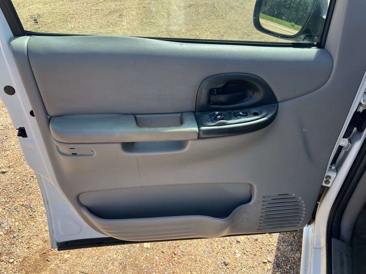 2004-chevrolet-venture-image-9