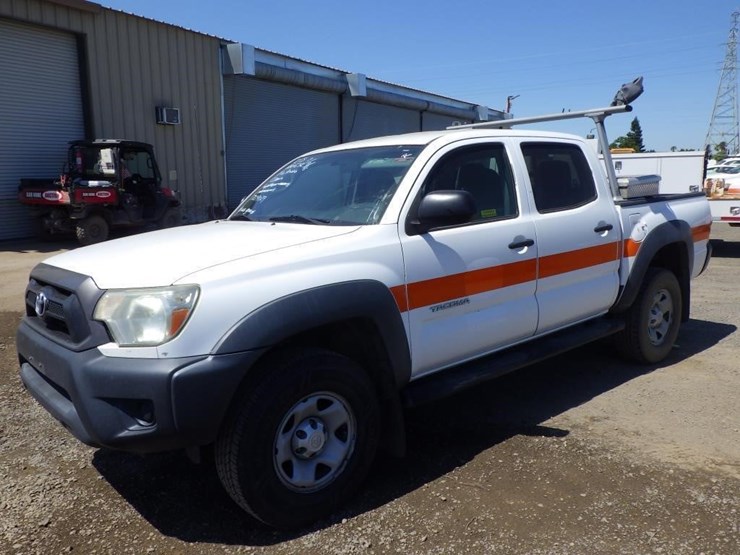 2013-toyota-tacoma-image-1