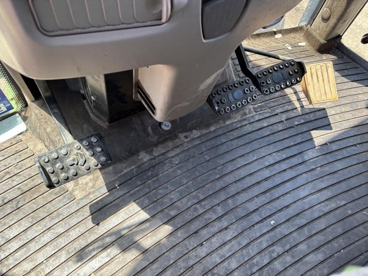 john-deere-6230-image-40