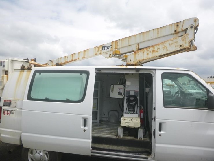 2011-ford-e350-image-12
