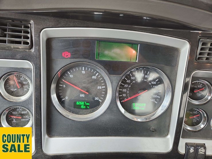 2011-kenworth-t800-image-19