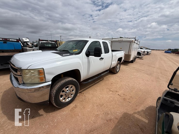 2011-chevrolet-2500hd-image-2