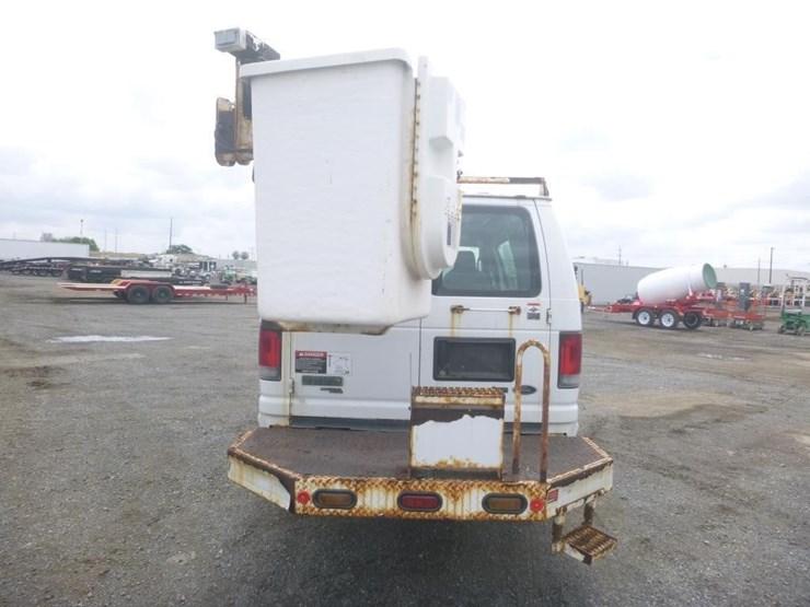 2011-ford-e350-image-6