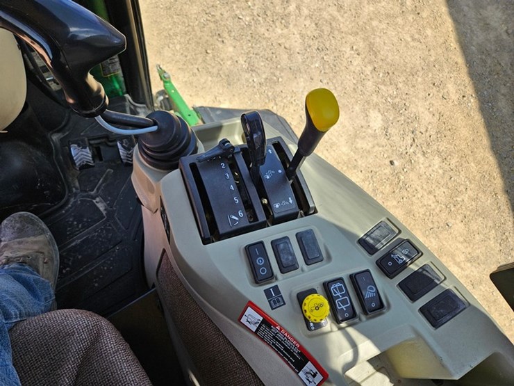 john-deere-3520-image-30