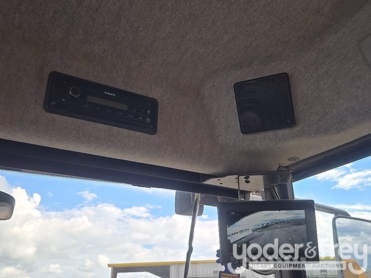 2021-volvo-a25g-image-55