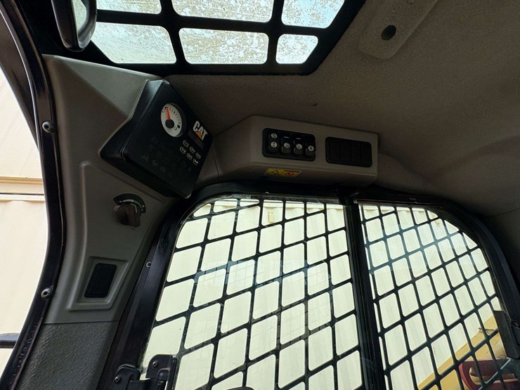 2014-caterpillar-299d-image-10