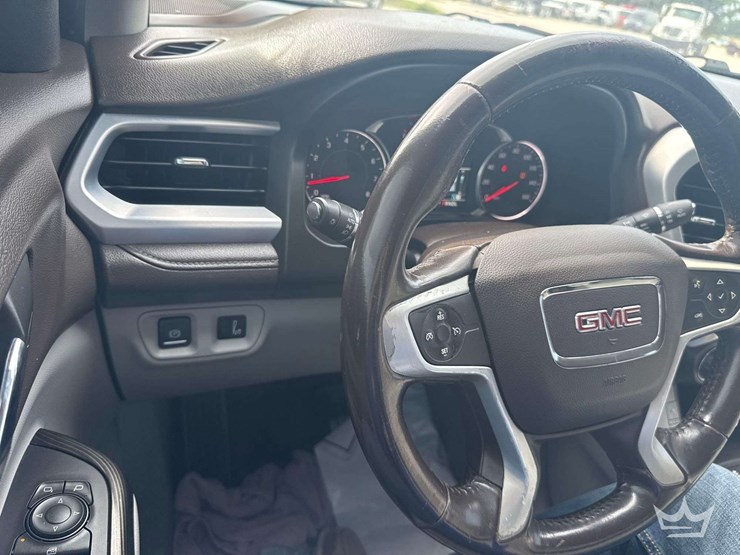 2018-gmc-acadia-image-13