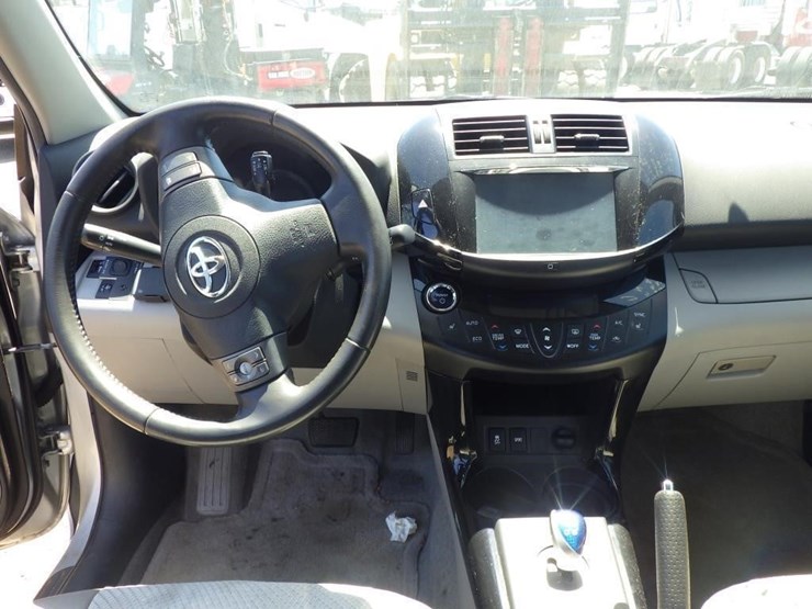 2014-toyota-rav4-image-9
