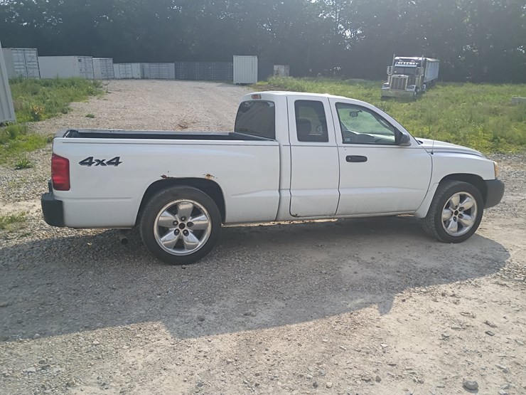 2005-dodge-dakota-image-8