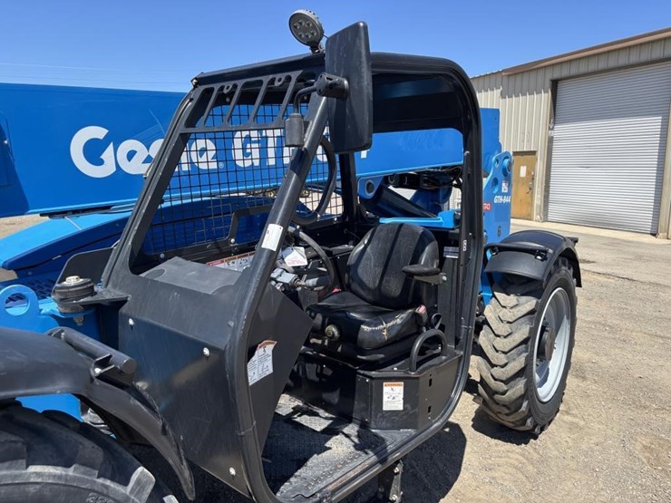 2019-genie-gth844-image-23