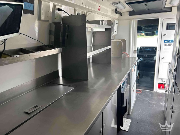 2021-mercedes-benz-sprinter-4500-image-23