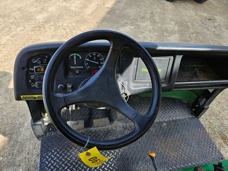 2020-john-deere-gator-image-19
