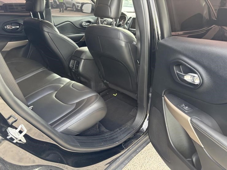 2018-jeep-cherokee-image-10