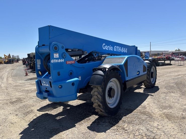 2019-genie-gth844-image-3