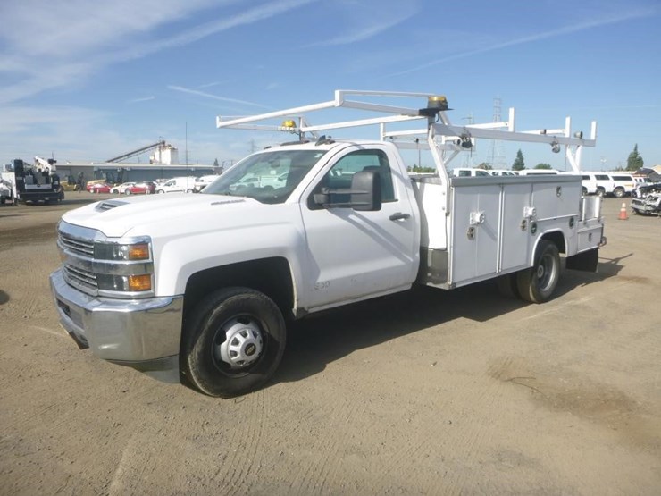 2018-chevrolet-3500-image-1