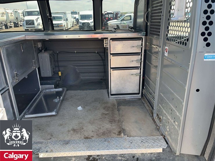 2016-gmc-3500-image-19