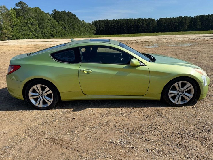 2010-hyundai-genesis-2.0l-turbo-coupe---131,967-miles-image-7
