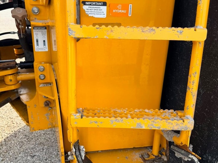 2019-deere-724k-image-14